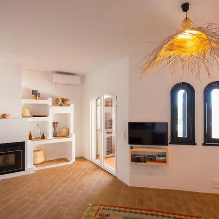 Cozy Beach Apartment W/ Sea View, Free Parking & Ac Carvoeiro  Luaran gambar