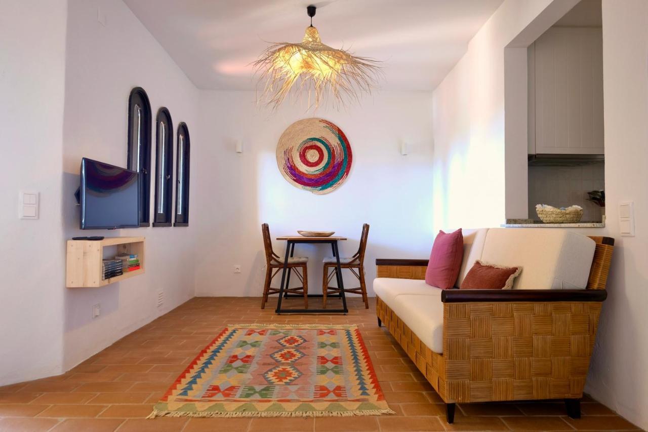 Cozy Beach Apartment W/ Sea View, Free Parking & Ac Carvoeiro  Luaran gambar