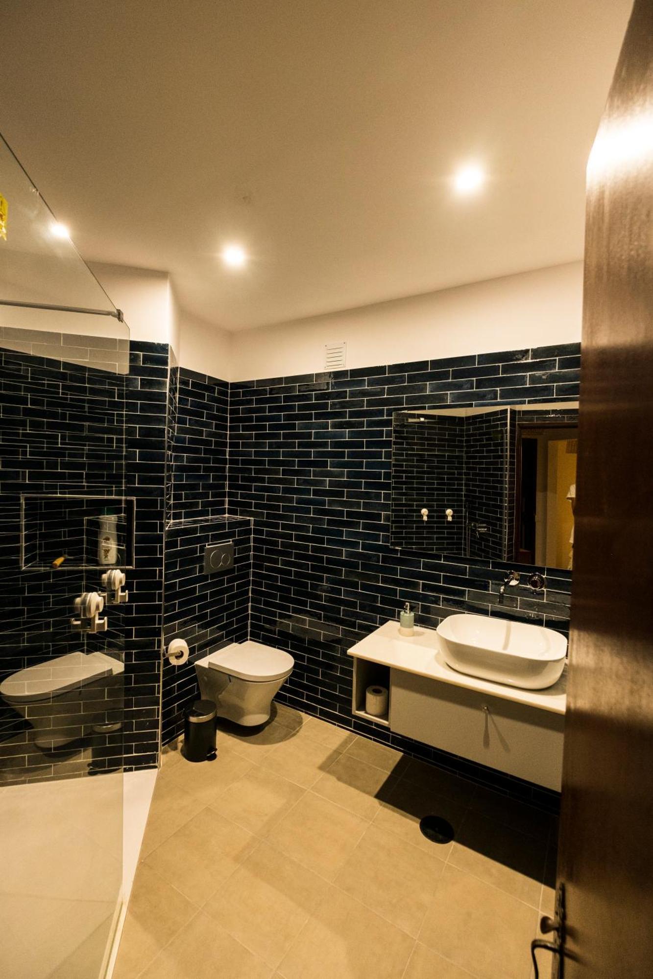 Cozy Beach Apartment W/ Sea View, Free Parking & Ac Carvoeiro  Luaran gambar
